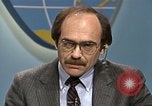 Standbild Senator Jim Sasser und Arnold Raphel L Washington DC USA, 1985, aus Sekunde 49 historischem Filmmaterial Videoclip 65675022337