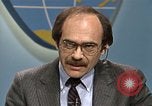 Standbild Senator Jim Sasser und Arnold Raphel L Washington DC USA, 1985, aus Sekunde 55 historischem Filmmaterial Videoclip 65675022337