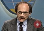 Standbild Senator Jim Sasser und Arnold Raphel L Washington DC USA, 1985, aus Sekunde 56 historischem Filmmaterial Videoclip 65675022337