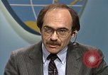Standbild Senator Jim Sasser und Arnold Raphel L Washington DC USA, 1985, aus Sekunde 62 historischem Filmmaterial Videoclip 65675022337