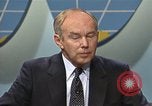 Standbild Senator Jim Sasser und Arnold Raphel L Washington DC USA, 1985, aus Sekunde 1 historischem Filmmaterial Videoclip 65675022338
