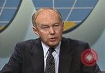 Standbild Senator Jim Sasser und Arnold Raphel L Washington DC USA, 1985, aus Sekunde 4 historischem Filmmaterial Videoclip 65675022338