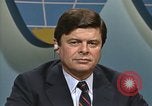 Standbild Senator Jim Sasser und Arnold Raphel L Washington DC USA, 1985, aus Sekunde 27 historischem Filmmaterial Videoclip 65675022338