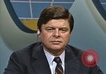 Standbild Senator Jim Sasser und Arnold Raphel L Washington DC USA, 1985, aus Sekunde 32 historischem Filmmaterial Videoclip 65675022338