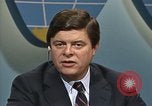 Standbild Senator Jim Sasser und Arnold Raphel L Washington DC USA, 1985, aus Sekunde 44 historischem Filmmaterial Videoclip 65675022338