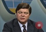 Standbild Senator Jim Sasser und Arnold Raphel L Washington DC USA, 1985, aus Sekunde 56 historischem Filmmaterial Videoclip 65675022338