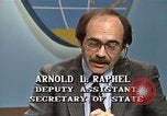 Standbild Senator Jim Sasser und Arnold Raphel L Washington DC USA, 1985, aus Sekunde 48 historischem Filmmaterial Videoclip 65675022339