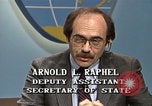Standbild Senator Jim Sasser und Arnold Raphel L Washington DC USA, 1985, aus Sekunde 49 historischem Filmmaterial Videoclip 65675022339