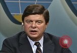 Standbild Senator Jim Sasser und Arnold L Raphel Interview Washington DC USA, 1985, aus Sekunde 39 historischem Filmmaterial Videoclip 65675022343