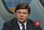Standbild Senator Jim Sasser und Arnold L Raphel Interview Washington DC USA, 1985, aus Sekunde 59 historischem Filmmaterial Videoclip 65675022343