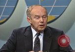 Standbild Senator Jim Sasser und Arnold L Raphel auf afghanischem Widerstand Washington DC USA, 1985, aus Sekunde 1 historischem Filmmaterial Videoclip 65675022344