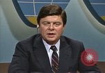 Standbild Senator Jim Sasser und Arnold L Raphel auf afghanischem Widerstand Washington DC USA, 1985, aus Sekunde 47 historischem Filmmaterial Videoclip 65675022344
