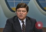 Standbild Senator Jim Sasser und Arnold L Raphel auf afghanischem Widerstand Washington DC USA, 1985, aus Sekunde 56 historischem Filmmaterial Videoclip 65675022344