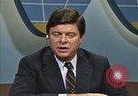 Standbild Senator Jim Sasser und Arnold L Raphel auf afghanischem Widerstand Washington DC USA, 1985, aus Sekunde 57 historischem Filmmaterial Videoclip 65675022344