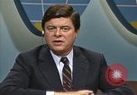 Standbild Senator Jim Sasser und Arnold L Raphel auf afghanischem Widerstand Washington DC USA, 1985, aus Sekunde 58 historischem Filmmaterial Videoclip 65675022344
