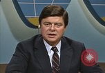 Standbild Senator Jim Sasser und Arnold L Raphel auf afghanischem Widerstand Washington DC USA, 1985, aus Sekunde 60 historischem Filmmaterial Videoclip 65675022344
