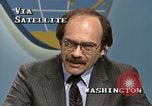 Standbild Senator Jim Sasser und Arnold L Raphel Afghanistan Interview Washington DC USA, 1985, aus Sekunde 28 historischem Filmmaterial Videoclip 65675022345