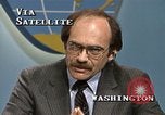Standbild Senator Jim Sasser und Arnold L Raphel Afghanistan Interview Washington DC USA, 1985, aus Sekunde 30 historischem Filmmaterial Videoclip 65675022345