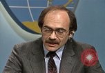 Standbild Senator Jim Sasser und Arnold L Raphel Afghanistan Interview Washington DC USA, 1985, aus Sekunde 36 historischem Filmmaterial Videoclip 65675022345
