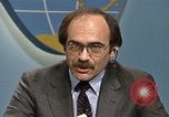 Standbild Senator Jim Sasser und Arnold L Raphel Afghanistan Interview Washington DC USA, 1985, aus Sekunde 49 historischem Filmmaterial Videoclip 65675022345
