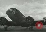 Standbild französischer Soldaten Frankreich, 1944, aus Sekunde 10 historischem Filmmaterial Videoclip 65675022347