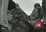 Standbild französischer Soldaten Frankreich, 1944, aus Sekunde 17 historischem Filmmaterial Videoclip 65675022347