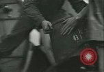 Standbild französischer Soldaten Frankreich, 1944, aus Sekunde 21 historischem Filmmaterial Videoclip 65675022347