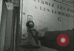 Standbild französischer Soldaten Frankreich, 1944, aus Sekunde 26 historischem Filmmaterial Videoclip 65675022347