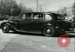 Standbild König Mohammed Zahir Shah und Ministerpräsident Daud Khan Afghanistan, 1959, aus Sekunde 20 historischem Filmmaterial Videoclip 65675022350