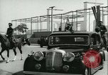 Standbild König Mohammed Zahir Shah und Ministerpräsident Daud Khan Afghanistan, 1959, aus Sekunde 37 historischem Filmmaterial Videoclip 65675022350