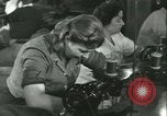 Standbild GI's Kleidung geborgen Reims Frankreich, 1947, aus Sekunde 10 historischem Filmmaterial Videoclip 65675022354