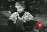Standbild GI's Kleidung geborgen Reims Frankreich, 1947, aus Sekunde 13 historischem Filmmaterial Videoclip 65675022354