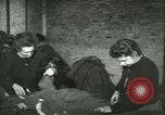 Standbild GI's Kleidung geborgen Reims Frankreich, 1947, aus Sekunde 35 historischem Filmmaterial Videoclip 65675022354