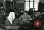 Standbild GI's Kleidung geborgen Reims Frankreich, 1947, aus Sekunde 39 historischem Filmmaterial Videoclip 65675022354