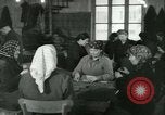 Standbild GI's Kleidung geborgen Reims Frankreich, 1947, aus Sekunde 40 historischem Filmmaterial Videoclip 65675022354