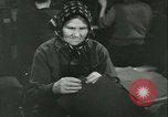 Standbild GI's Kleidung geborgen Reims Frankreich, 1947, aus Sekunde 44 historischem Filmmaterial Videoclip 65675022354