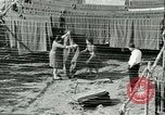 Standbild GI's Kleidung geborgen Reims Frankreich, 1947, aus Sekunde 60 historischem Filmmaterial Videoclip 65675022354