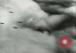 Immagine di seconda guerra mondiale aerei essendo memorizzati e recuperati Tucson Arizona USA, 1947, secondo 4 filmato di repertorio 65675022355