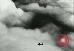 Immagine di seconda guerra mondiale aerei essendo memorizzati e recuperati Tucson Arizona USA, 1947, secondo 11 filmato di repertorio 65675022355