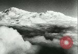 Immagine di seconda guerra mondiale aerei essendo memorizzati e recuperati Tucson Arizona USA, 1947, secondo 12 filmato di repertorio 65675022355