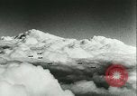 Immagine di seconda guerra mondiale aerei essendo memorizzati e recuperati Tucson Arizona USA, 1947, secondo 13 filmato di repertorio 65675022355