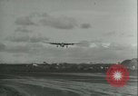 Immagine di seconda guerra mondiale aerei essendo memorizzati e recuperati Tucson Arizona USA, 1947, secondo 20 filmato di repertorio 65675022355