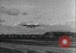 Immagine di seconda guerra mondiale aerei essendo memorizzati e recuperati Tucson Arizona USA, 1947, secondo 22 filmato di repertorio 65675022355