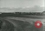 Immagine di seconda guerra mondiale aerei essendo memorizzati e recuperati Tucson Arizona USA, 1947, secondo 26 filmato di repertorio 65675022355