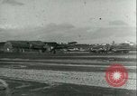 Immagine di seconda guerra mondiale aerei essendo memorizzati e recuperati Tucson Arizona USA, 1947, secondo 33 filmato di repertorio 65675022355