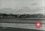 Immagine di seconda guerra mondiale aerei essendo memorizzati e recuperati Tucson Arizona USA, 1947, secondo 34 filmato di repertorio 65675022355