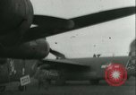 Immagine di seconda guerra mondiale aerei essendo memorizzati e recuperati Tucson Arizona USA, 1947, secondo 37 filmato di repertorio 65675022355