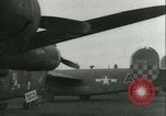 Immagine di seconda guerra mondiale aerei essendo memorizzati e recuperati Tucson Arizona USA, 1947, secondo 38 filmato di repertorio 65675022355