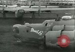 Immagine di seconda guerra mondiale aerei essendo memorizzati e recuperati Tucson Arizona USA, 1947, secondo 44 filmato di repertorio 65675022355