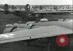 Immagine di seconda guerra mondiale aerei essendo memorizzati e recuperati Tucson Arizona USA, 1947, secondo 49 filmato di repertorio 65675022355
